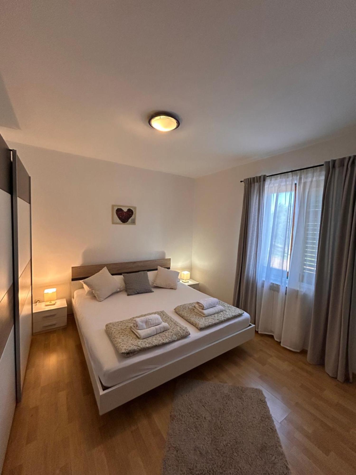 Apartments Marina Sveti Filip i Jakov Exterior foto